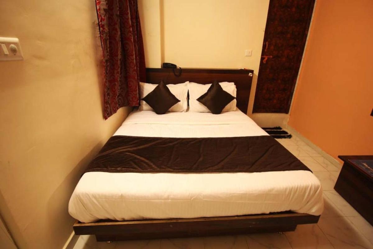 Hotel Raj Palace Ahmedabad Extérieur photo